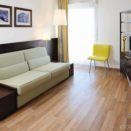 Residhome Lorraine מלון דירות נאנסי